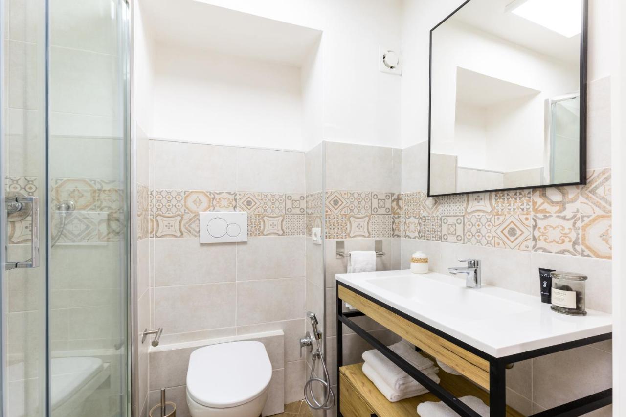 Gentile Suites - Private Rooms Rome Exterior photo